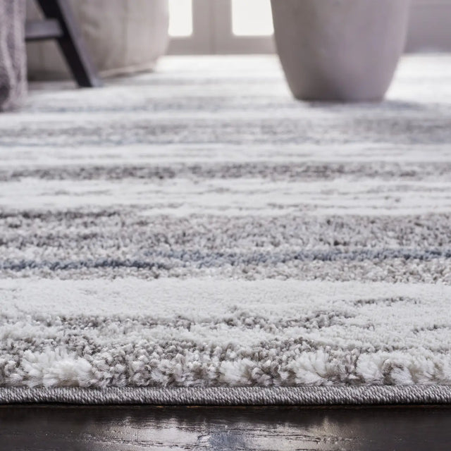 Safavieh Century 300 4'-5" x 6'-5" Rug in Grey / Blue