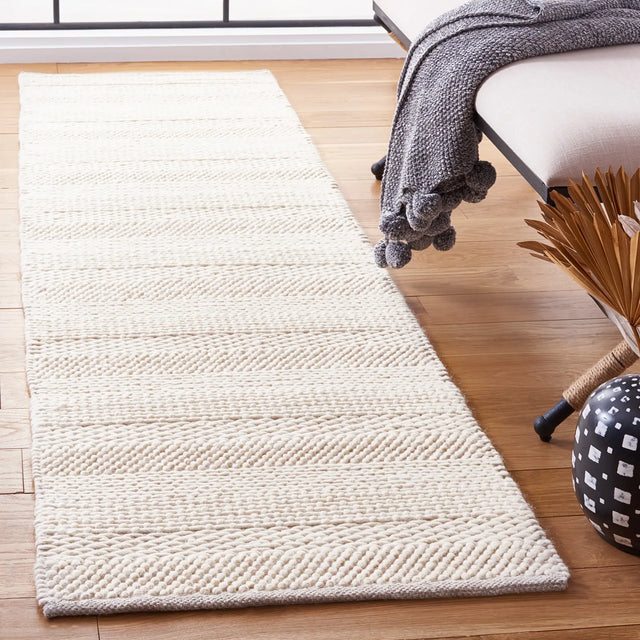 Safavieh Natura 2'-3" x 8'-0" Rug in Ivory