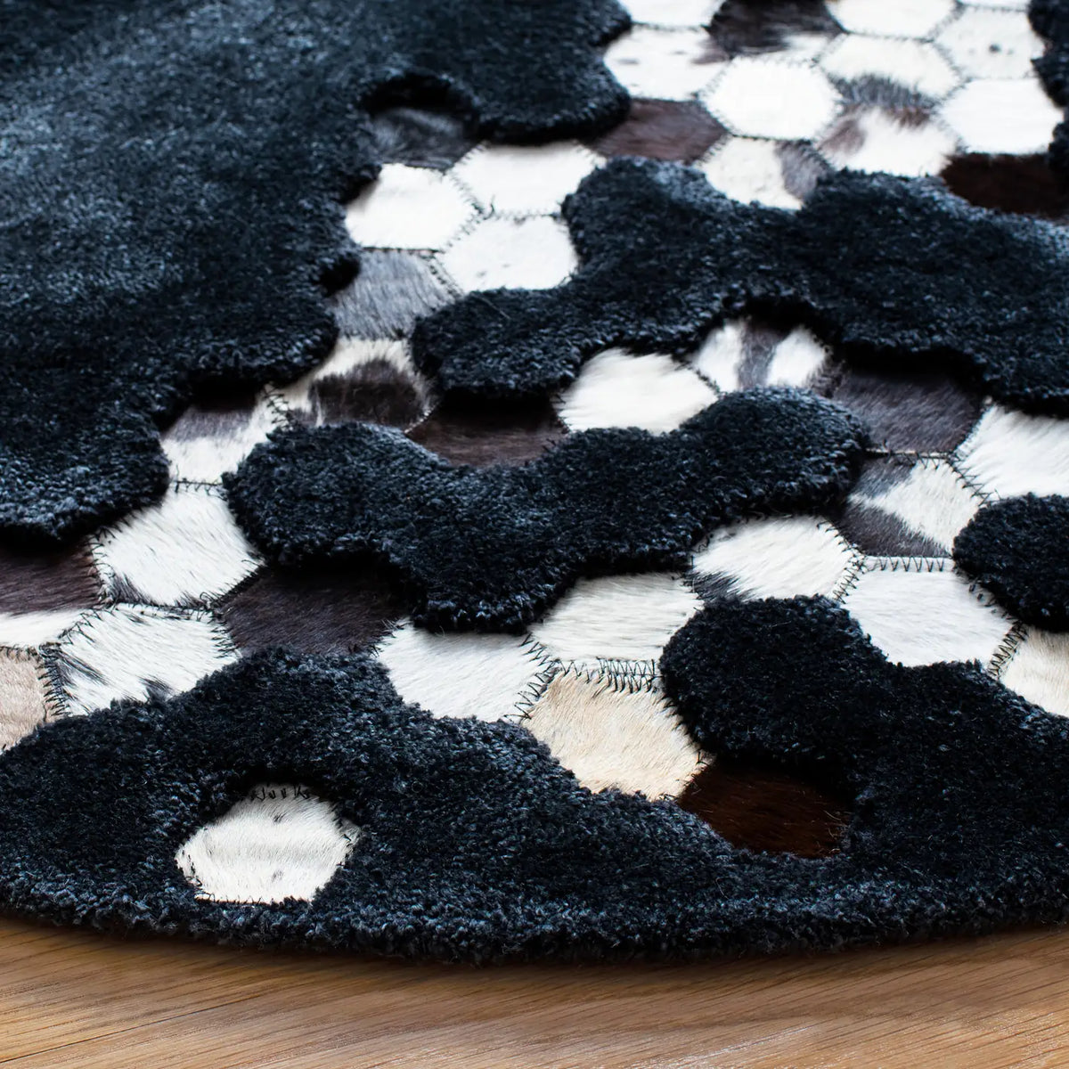 Safavieh Manhattan 6'-0" x 6'-0" Rug in Black