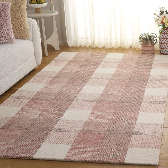 Safavieh Genre 4'-0" x 6'-0" Rug in Ivory / Red