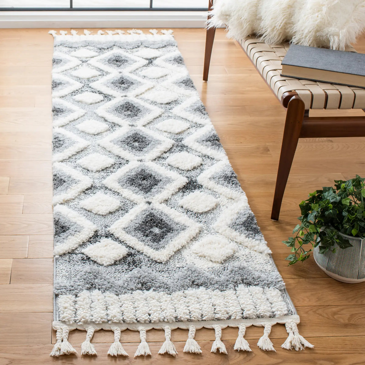 Safavieh Moroccan Tassel Shag 2'-3" x 8'-0" Rug in Grey / Ivory