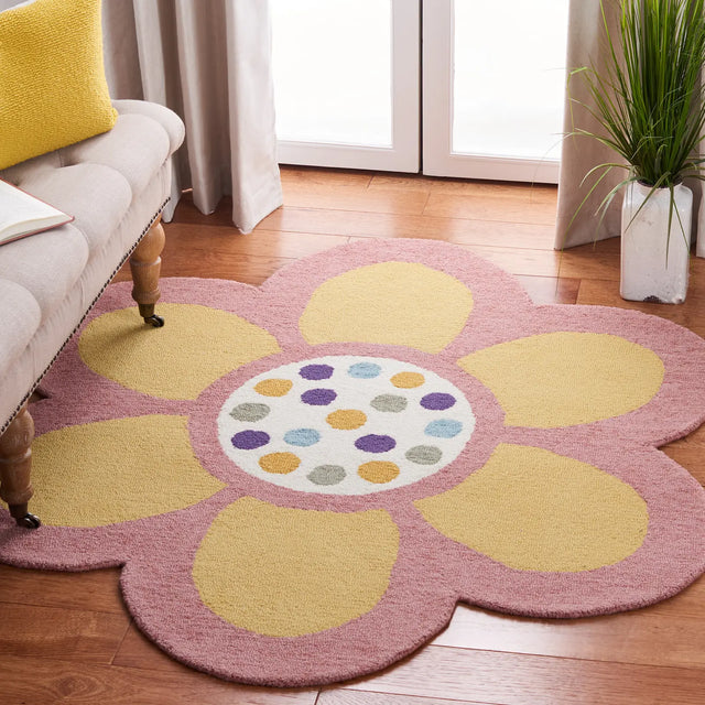 Safavieh Novelty 5'-0" x 5'-0" Rug in Pink / Yellow