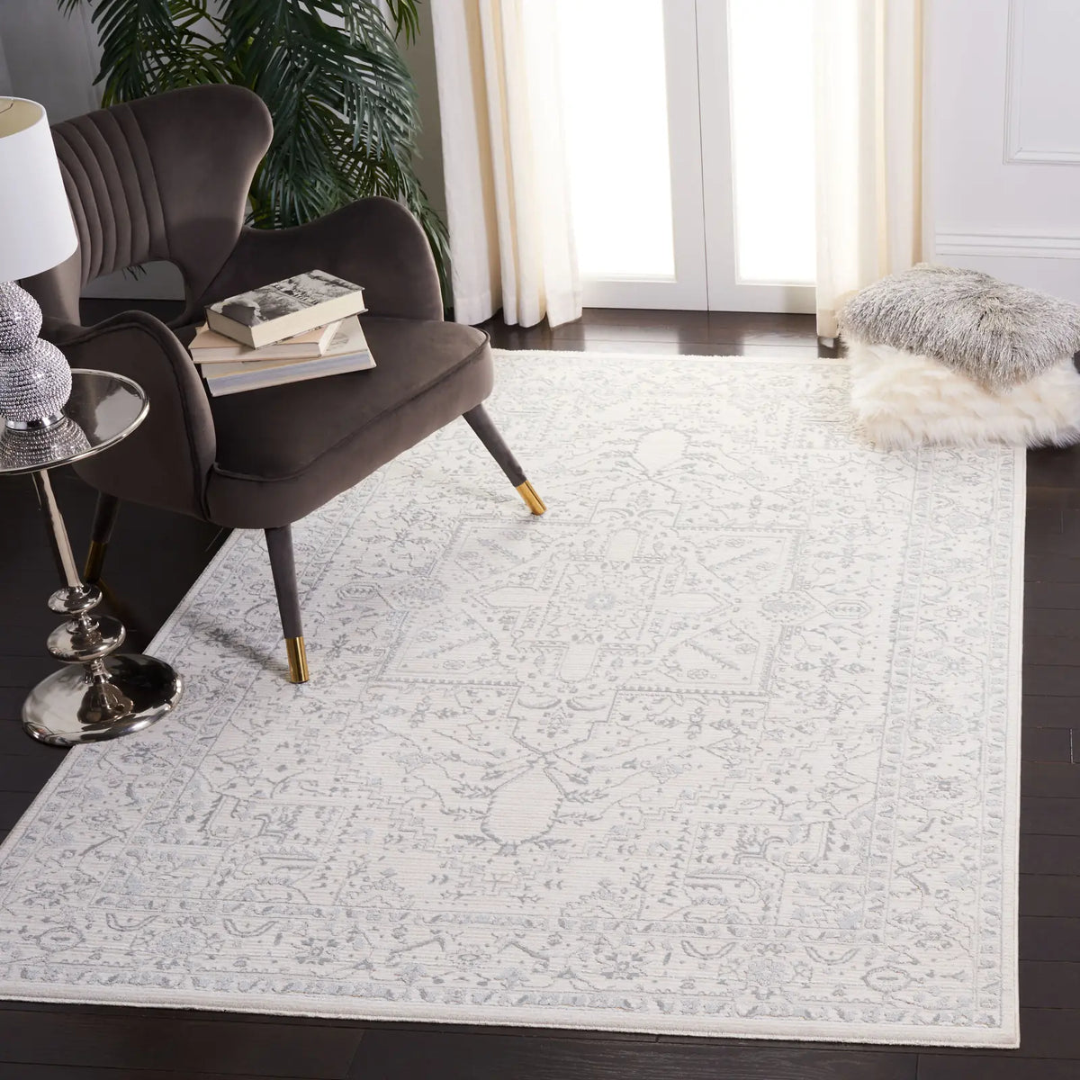 Safavieh Martha Stewart Sabrina 4'-0" x 6'-0" Rug in Ivory / Light Grey
