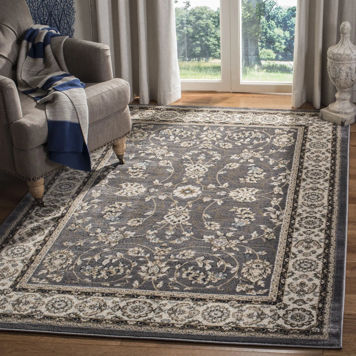 Safavieh Lyndhurst 4'-0" x 6'-0" Rug in Grey / Cream