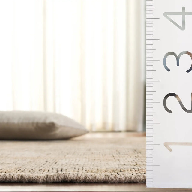 Safavieh Izmir 6'-0" x 9'-0" Rug in Ivory / Grey