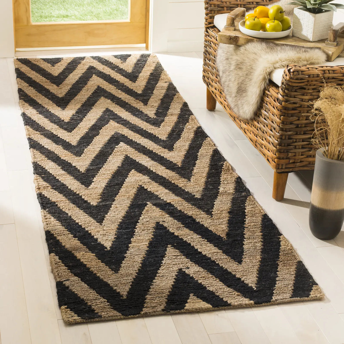 Safavieh Organic 2'-6" x 10'-0" Rug in Black / Natural