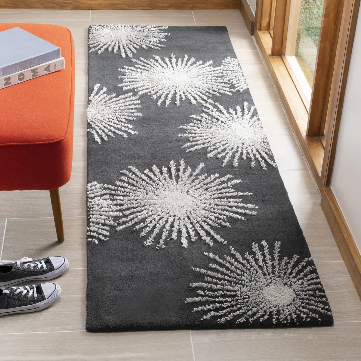 Safavieh Soho 2'-6" x 8'-0" Rug in Charcoal / Ivory