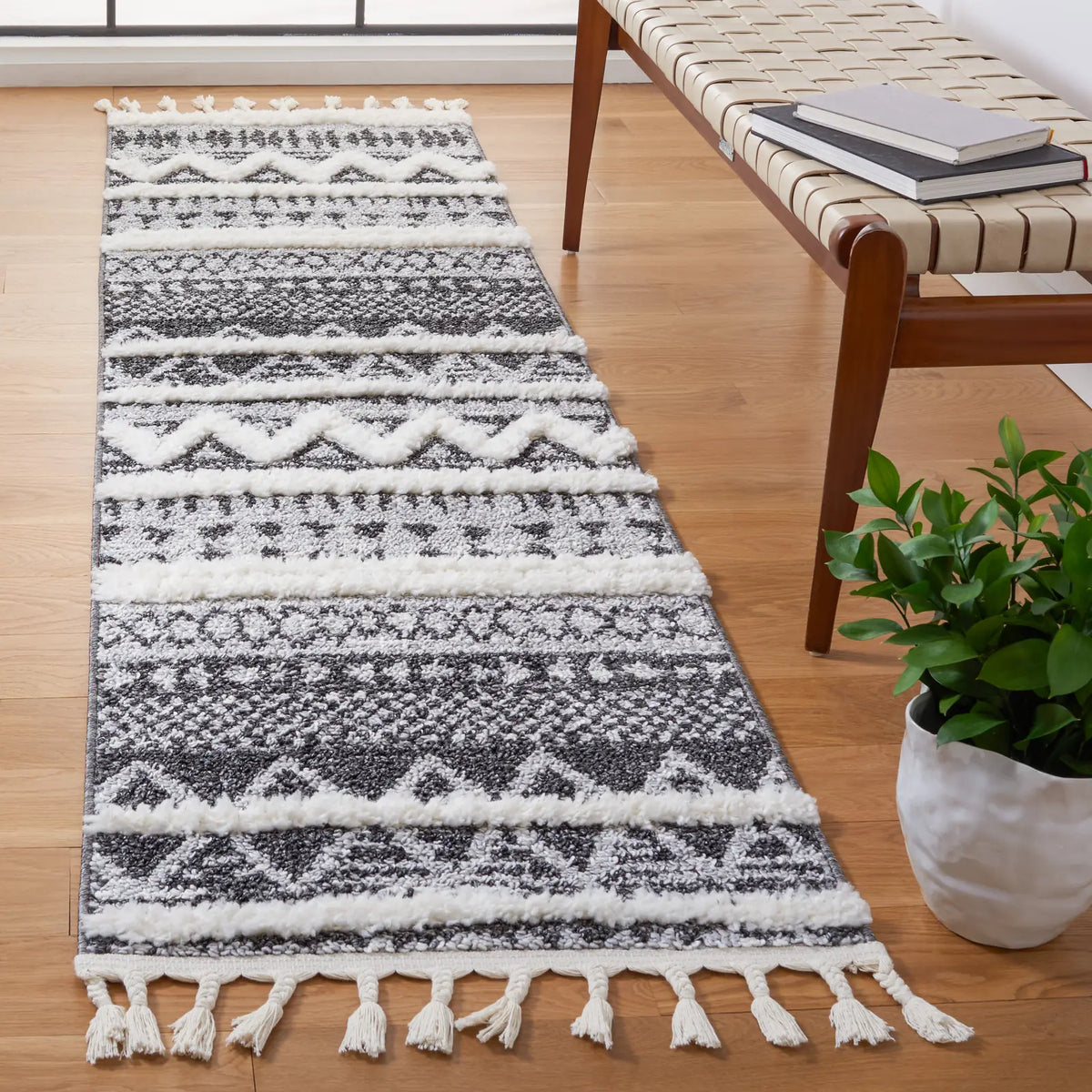 Safavieh Moroccan Tassel Shag 2'-3" x 8'-0" Rug in Grey / Black