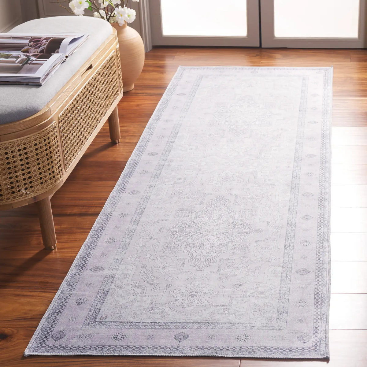 Safavieh Arizona 2'-6" x 8'-0" Rug in Pink / Beige