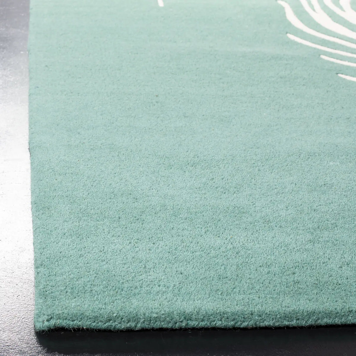 Safavieh Soho 5'-0" x 8'-0" Rug in Teal / Ivory