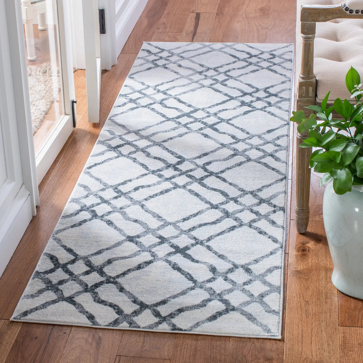 Safavieh Martha Stewart Isabella 2'-2" x 7'-0" Rug in Ivory / Grey
