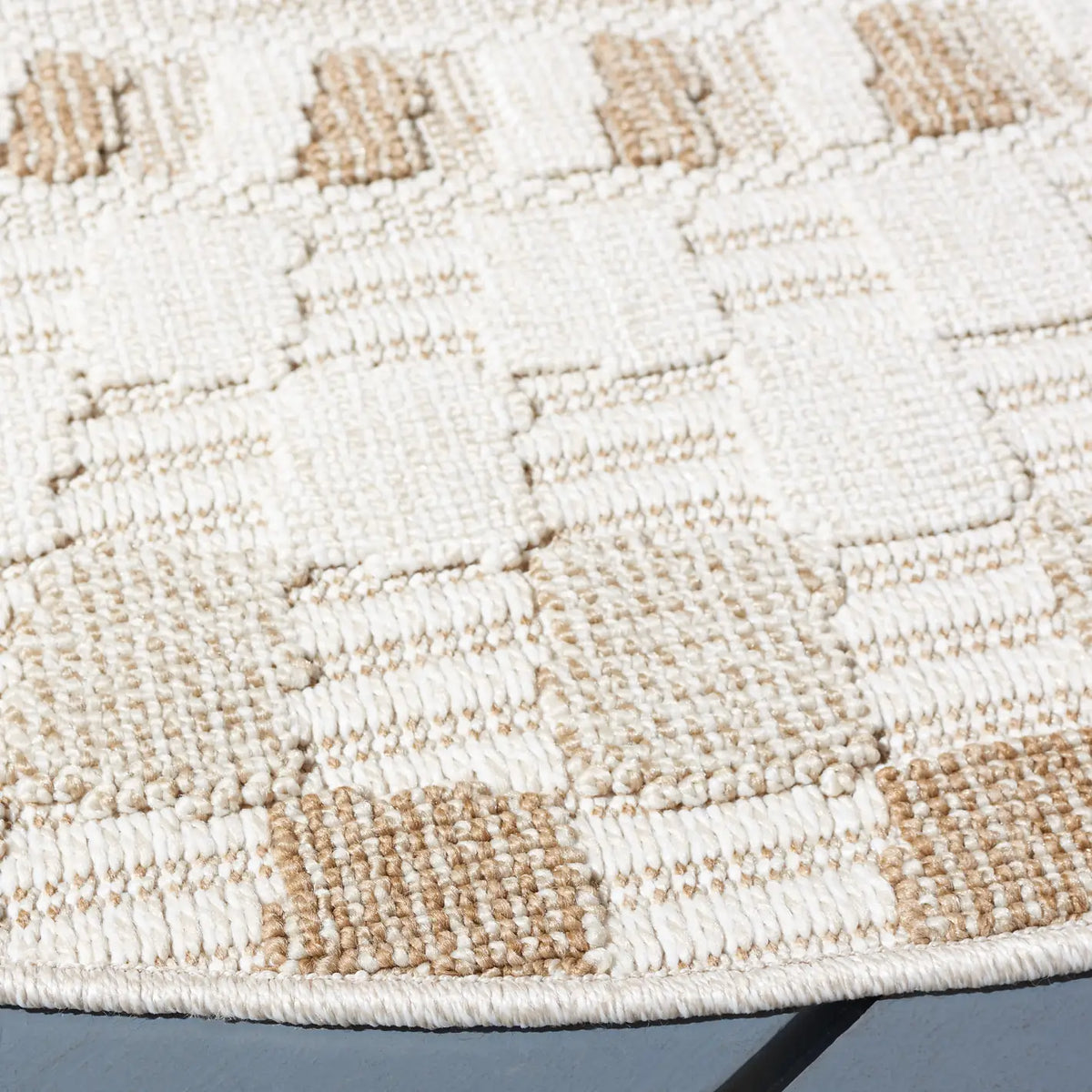Safavieh Global 6'-7" x 6'-7" Rug in Beige / Light Beige