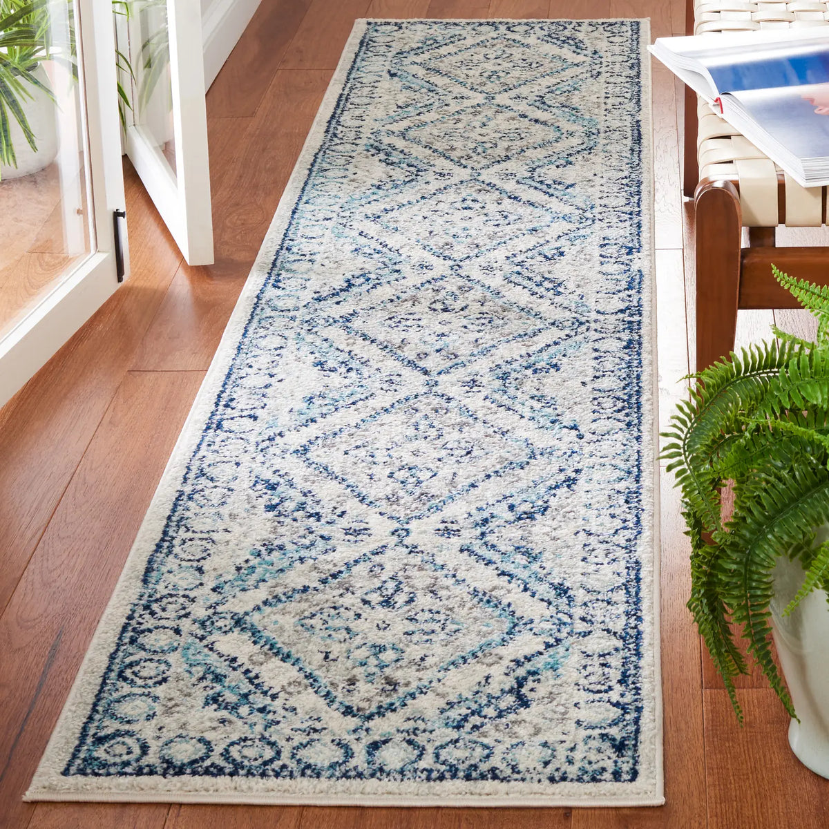 Safavieh Tulum 2'-0" x 9'-0" Rug in Ivory / Blue