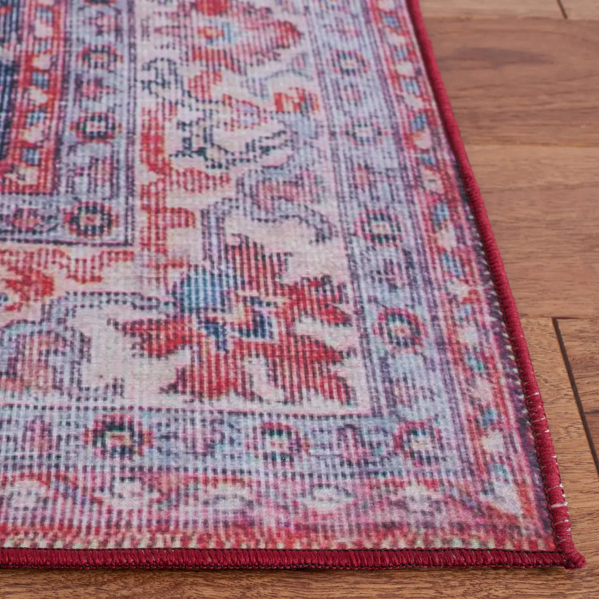 Safavieh Tucson 4'-0" x 6'-0" Rug in Red / Beige