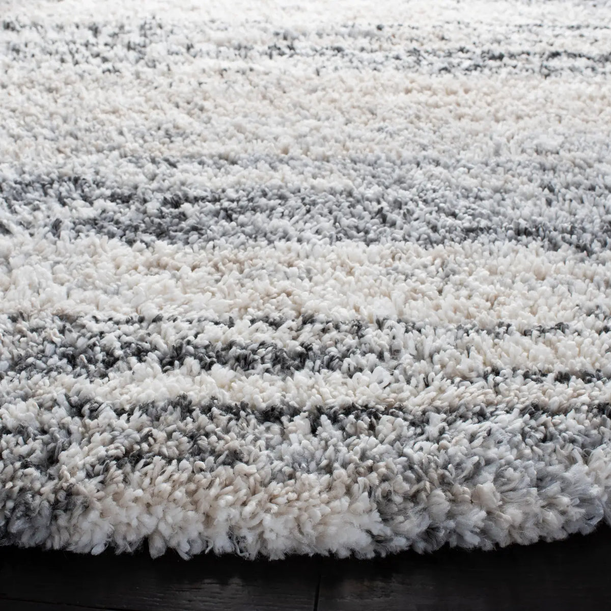 Safavieh Fontana Shag 800 5'-3" x 5'-3" Rug in Ivory / Grey