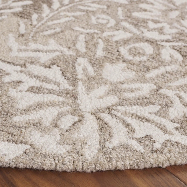 Safavieh Ebony 6'-0" x 6'-0" Rug in Beige / Ivory