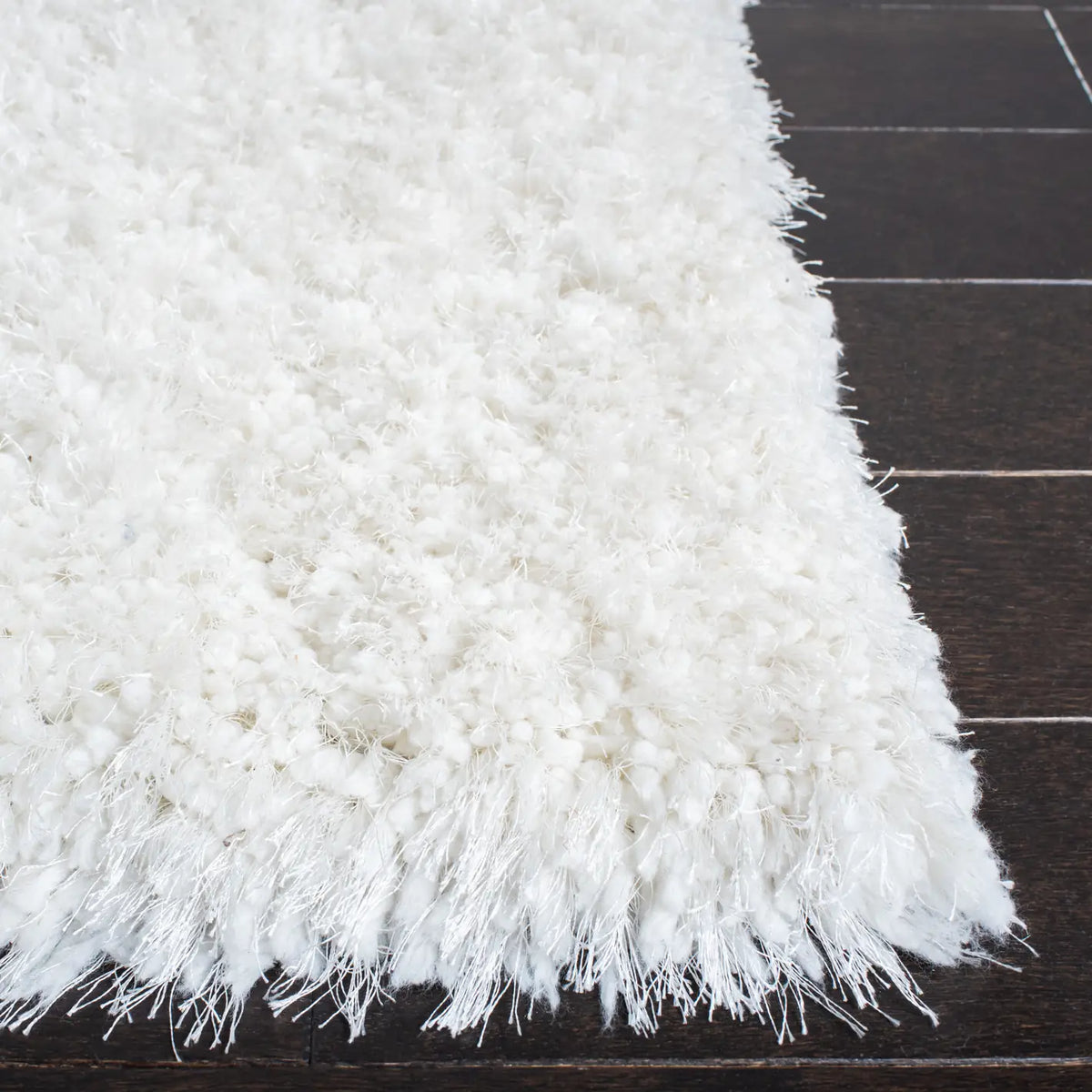 Safavieh Shag 4'-0" x 6'-0" Rug in Ivory