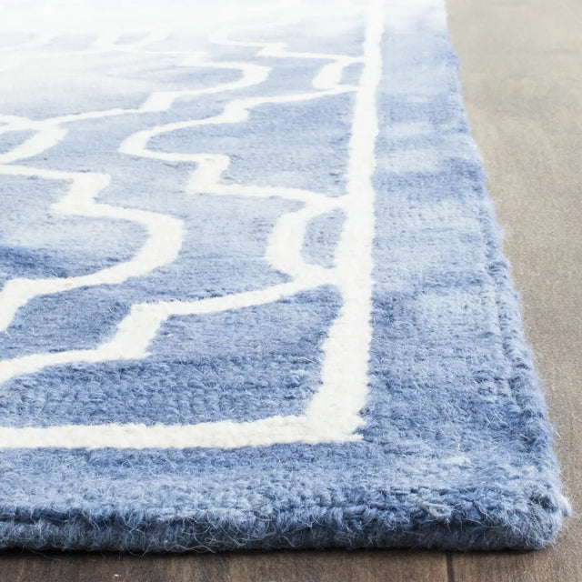Safavieh Dip Dye 6'-0" x 9'-0" Rug in Blue / Ivory