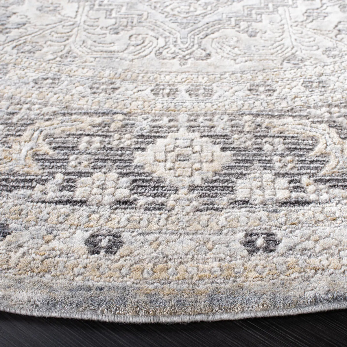 Safavieh Dream 6'-7" x 6'-7" Rug in Grey / Ivory