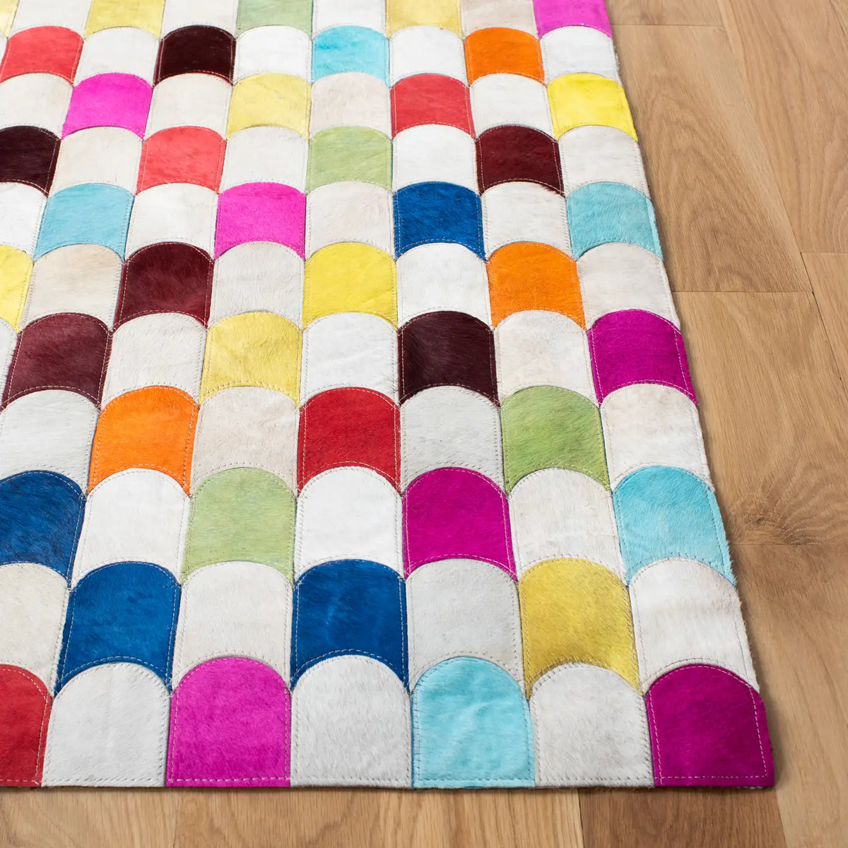 Safavieh Studio Leather 4'-0" x 6'-0" Rug in Ivory / Multi
