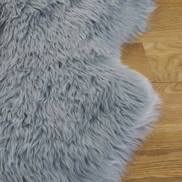Safavieh Sheep Skin 5'-5" x 7'-7" Rug in Steel Blue