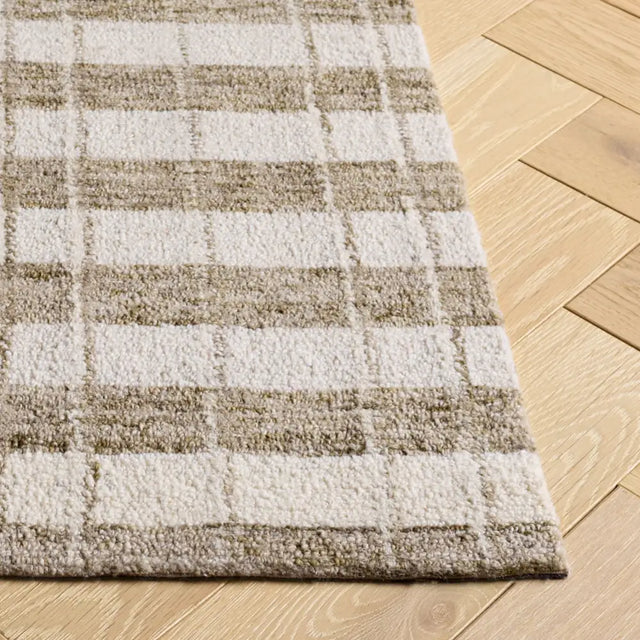 Safavieh Genre 5'-0" x 8'-0" Rug in Brown / Ivory