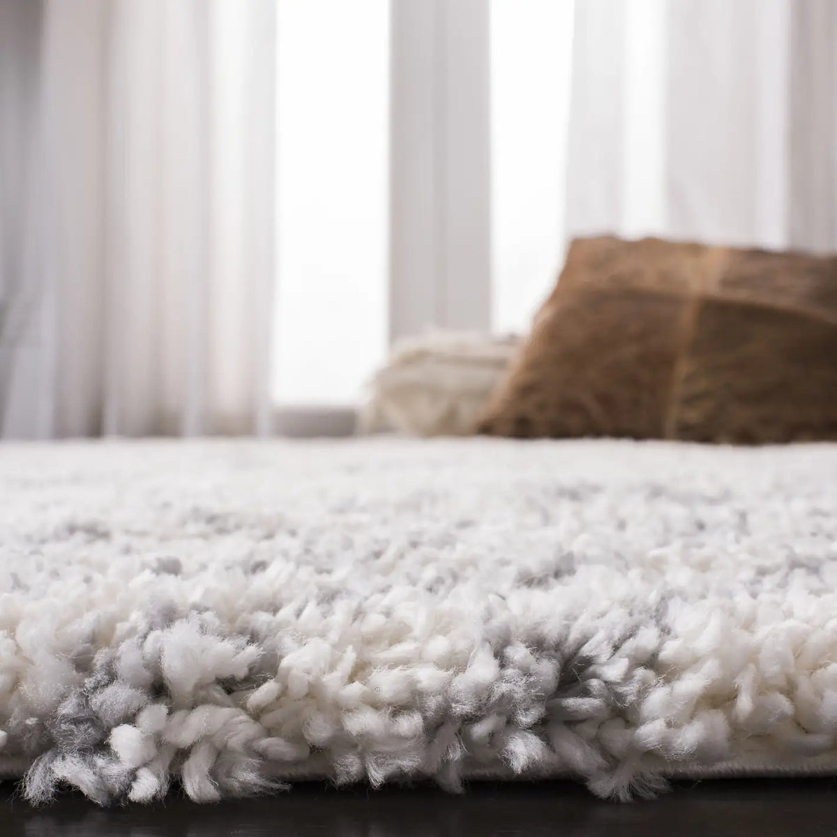 Safavieh Fontana Shag 800 4'-0" x 6'-0" Rug in Cream / Grey