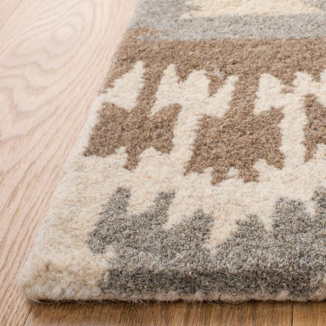 Safavieh Wyndham 4'-0" x 6'-0" Rug in Natural / Multi