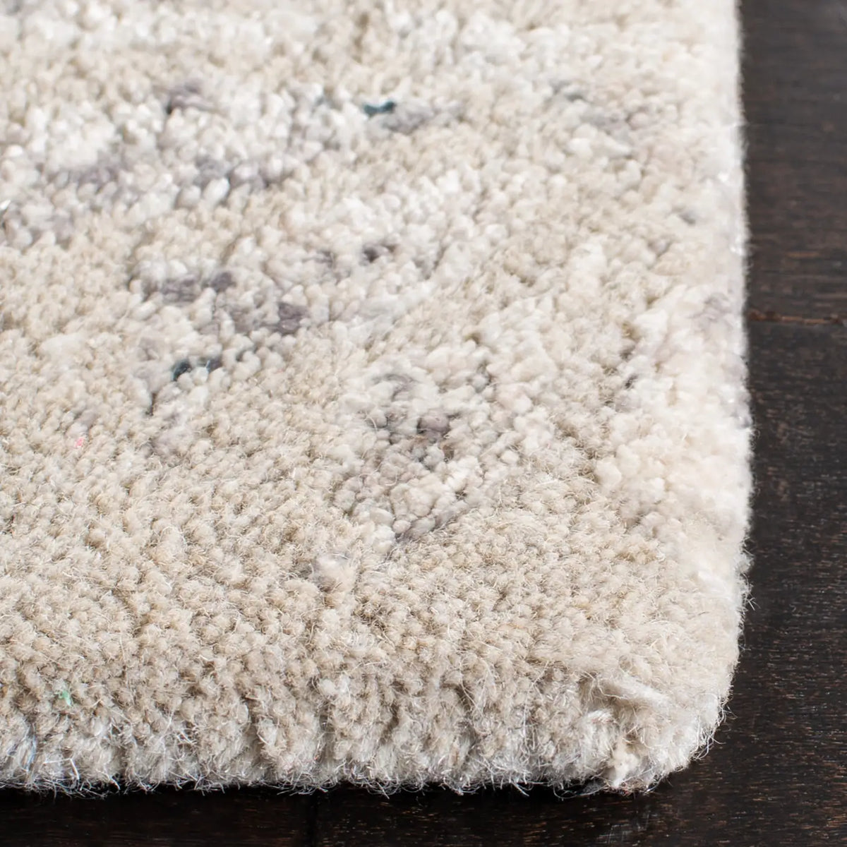 Safavieh Glamour 4'-0" x 6'-0" Rug in Grey