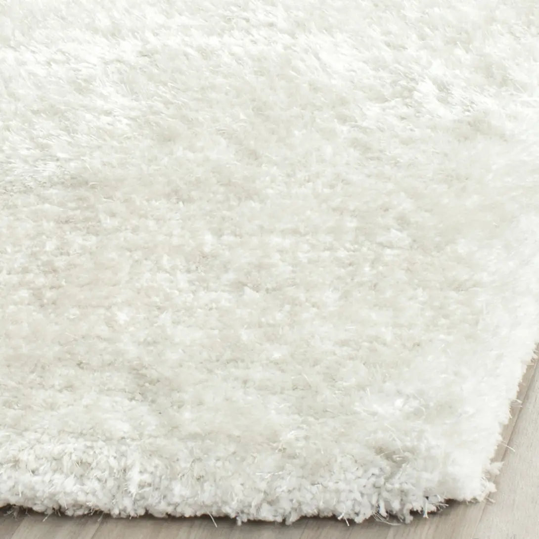 Safavieh Sg-Sbs-South Beach Shag 4'-0" x 6'-0" Rug in Snow White