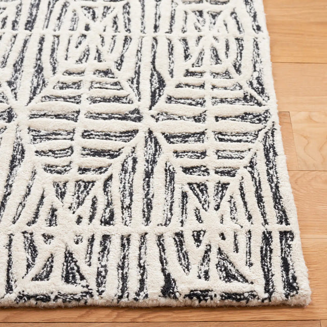 Safavieh Ebony 4'-0" x 6'-0" Rug in Black / Ivory