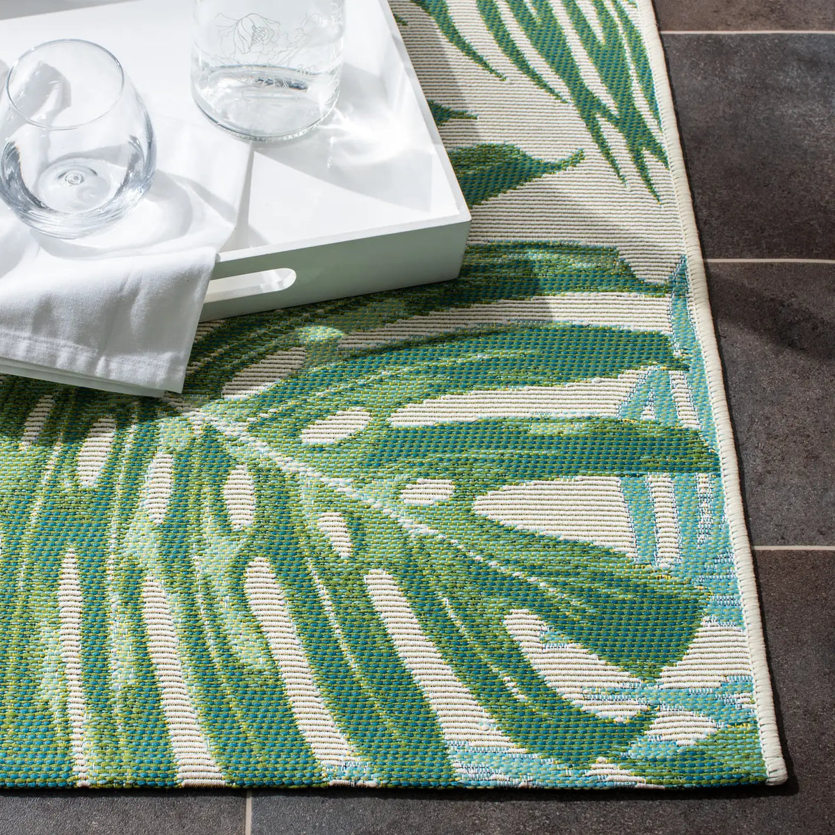Safavieh Barbados 500 4'-0" x 6'-0" Rug in Green / Teal