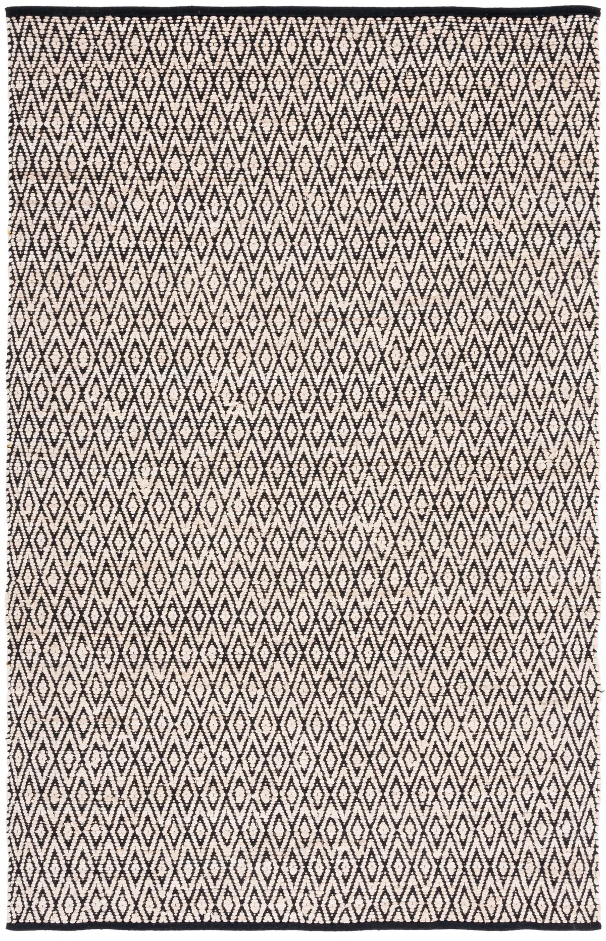 Safavieh Montauk 4'-0" x 6'-0" Rug in Beige / Black