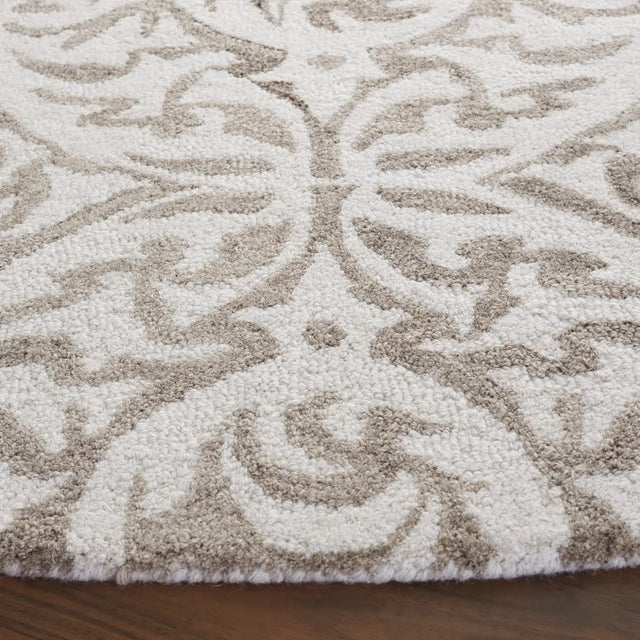 Safavieh Pine 6'-0" x 6'-0" Rug in Beige / Ivory
