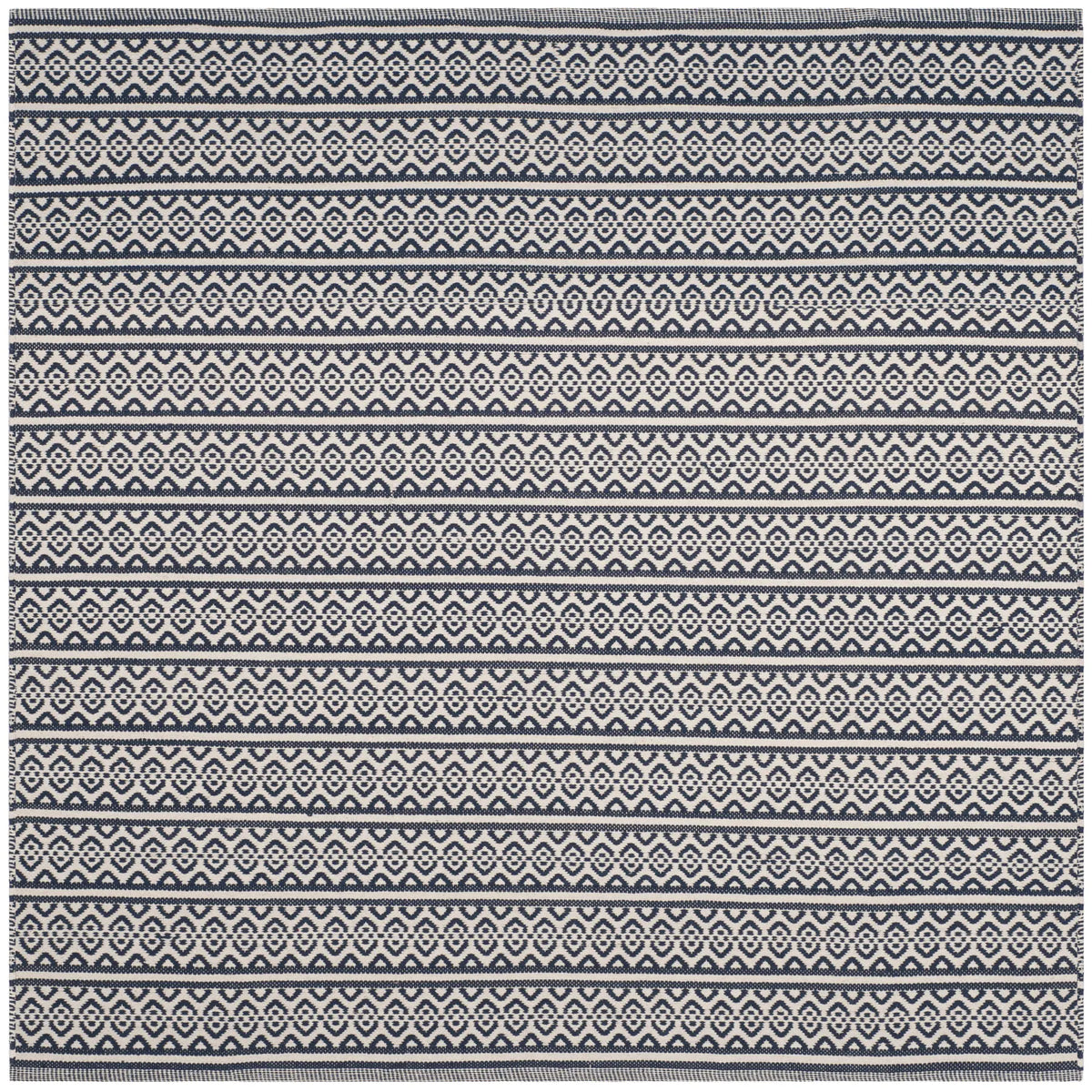 Safavieh Montauk 6'-0" x 6'-0" Rug in Ivory / Navy
