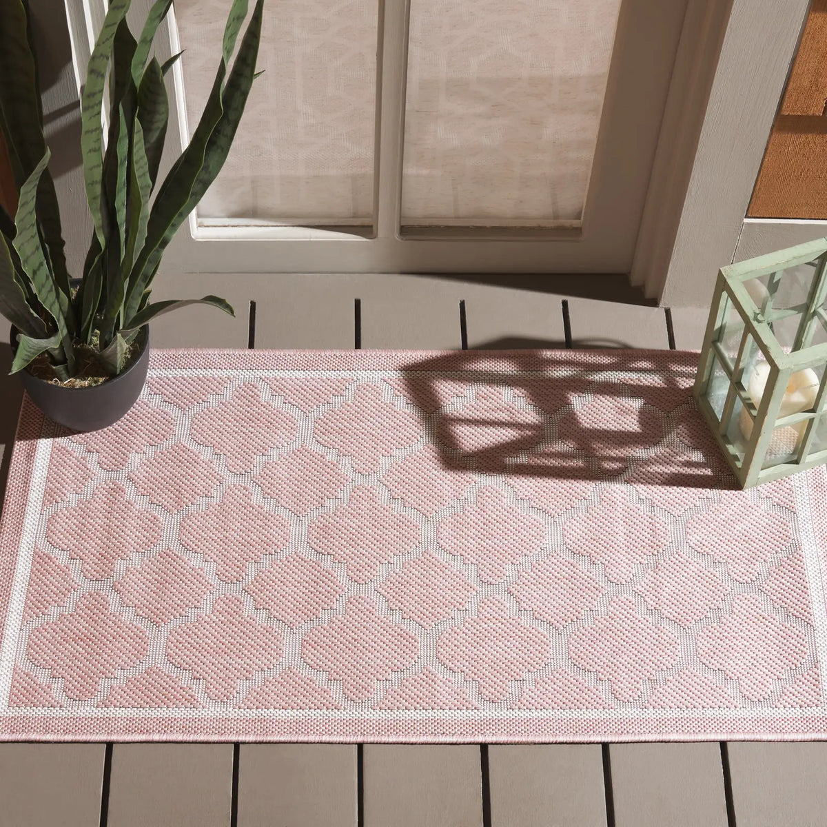 Safavieh Courtyard 2'-0" x 3'-7" Rug in Pink / Beige
