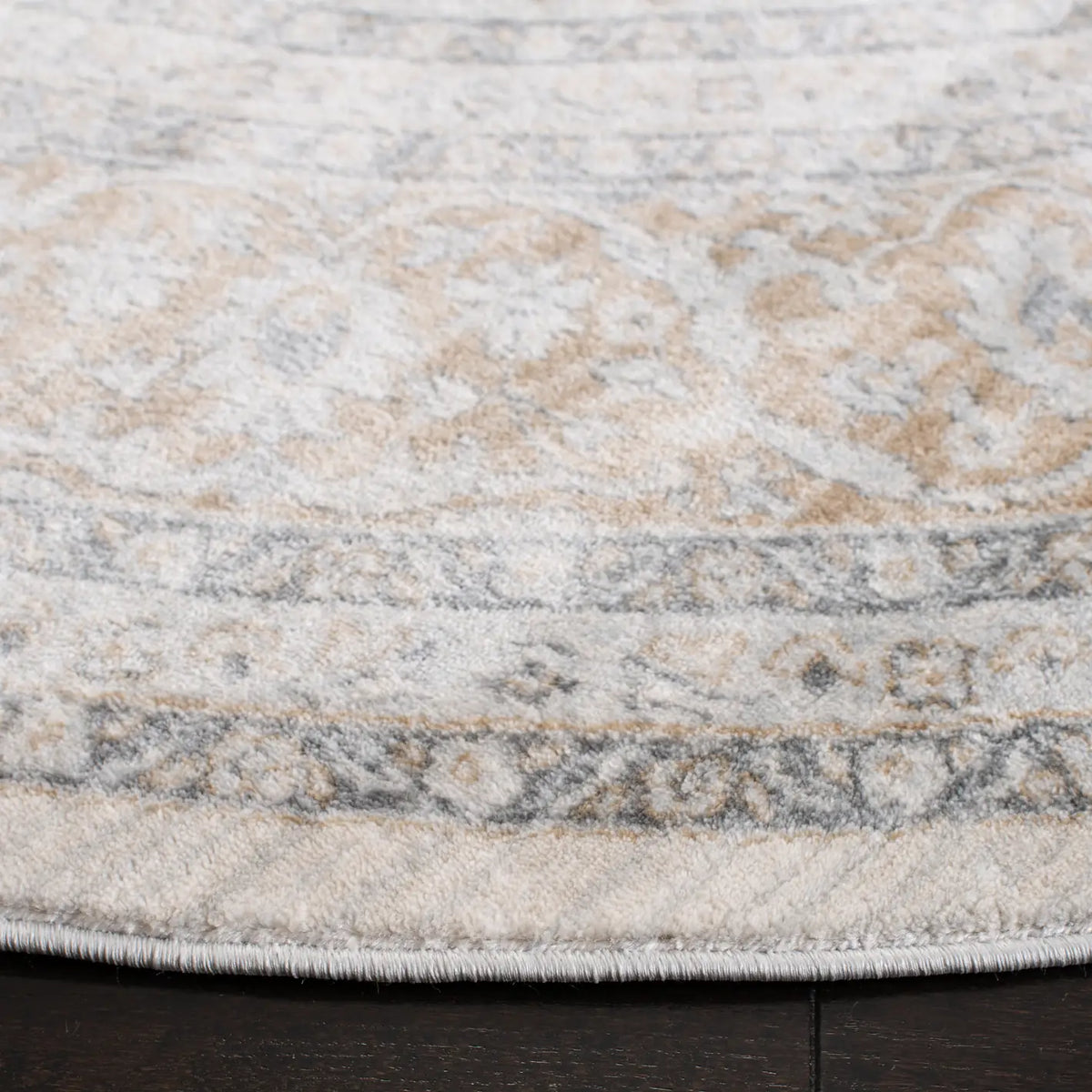 Safavieh Isabella 6'-7" x 6'-7" Rug in Cream / Beige