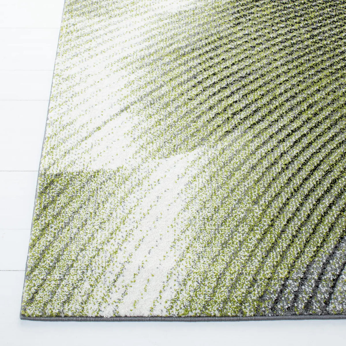 Safavieh Hollywood 4'-0" x 6'-0" Rug in Grey / Green