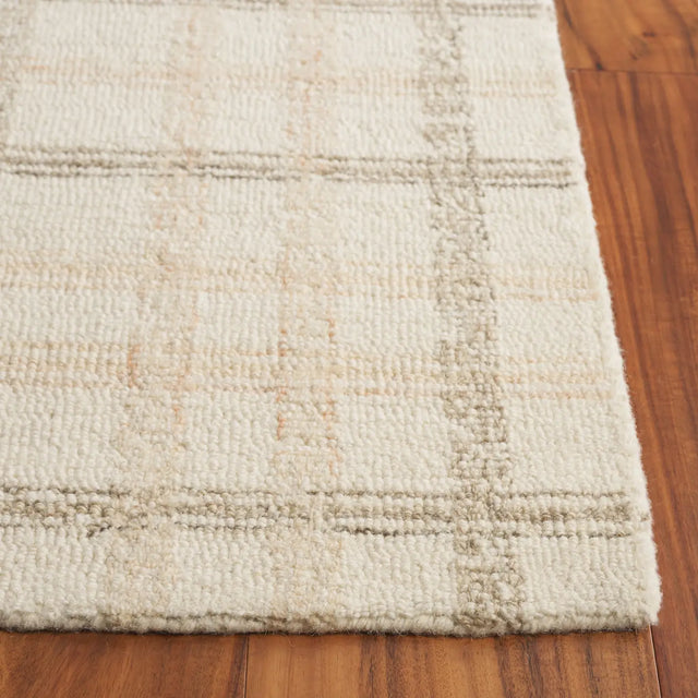 Safavieh Ebony 4'-0" x 6'-0" Rug in Beige / Ivory