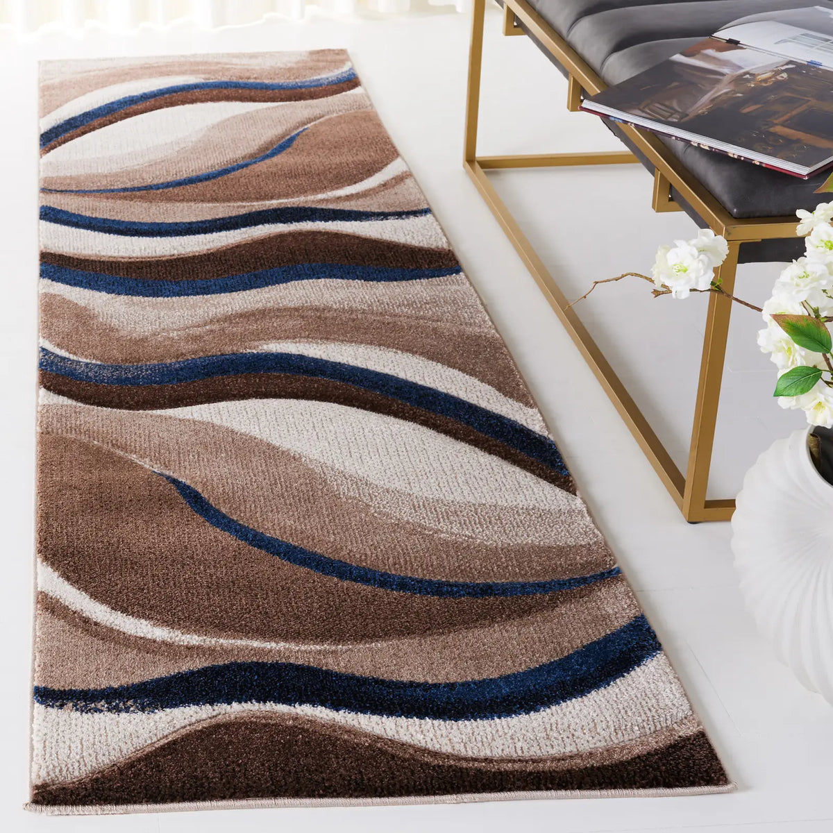 Safavieh Hollywood 2'-3" x 10'-0" Rug in Beige / Blue