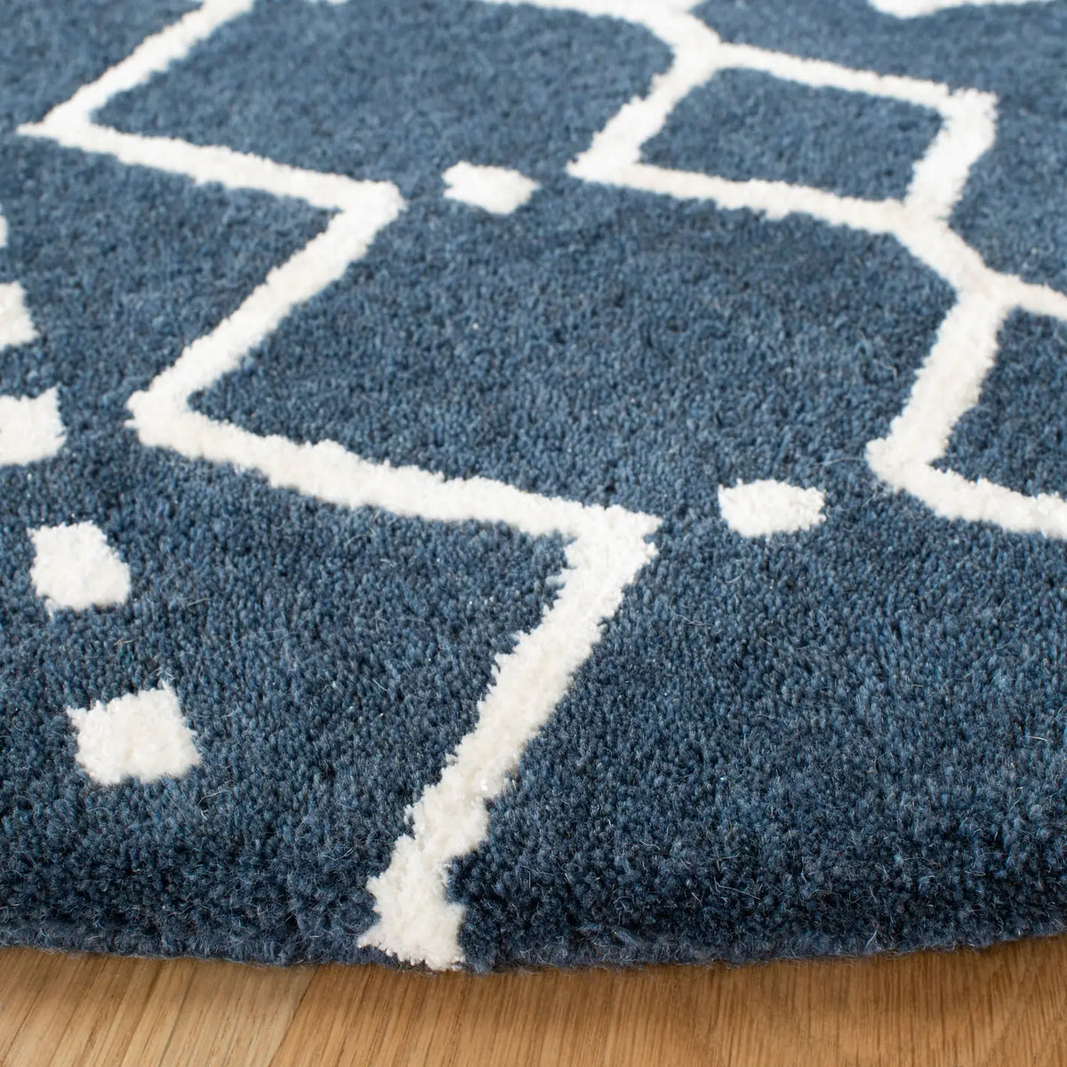 Safavieh Himalaya 6'-0" x 6'-0" Rug in Navy / Ivory