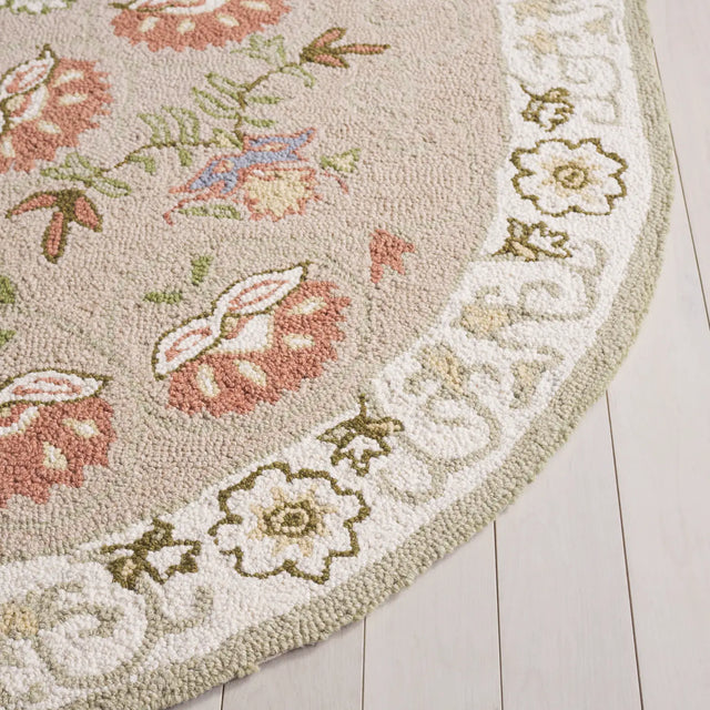Safavieh Chelsea 4'-6" x 6'-6" Rug in Beige / Green