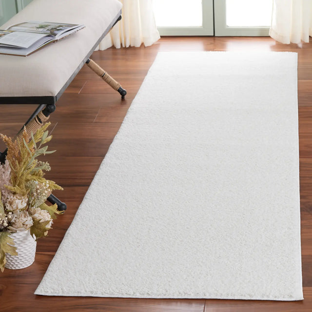 Safavieh Boucle 100 2'-6" x 8'-0" Rug in Ivory