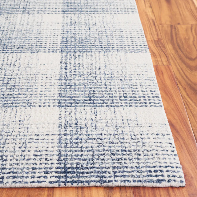 Safavieh Ebony 4'-0" x 6'-0" Rug in Ivory / Blue