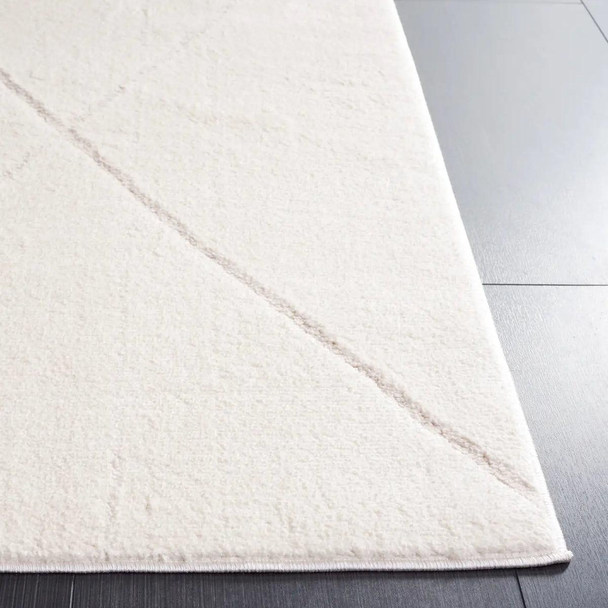 Safavieh Melody 4'-0" x 6'-0" Rug in Ivory / Beige