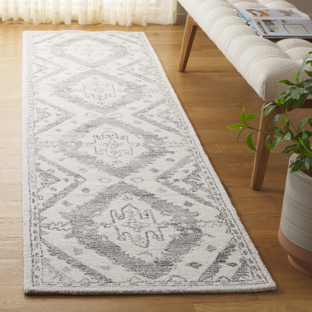 Safavieh Ebony 2'-3" x 9'-0" Rug in Ivory / Grey