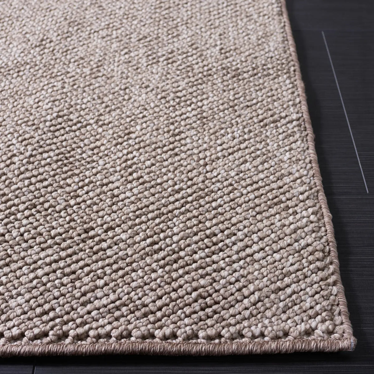 Safavieh Lotus 4'-0" x 6'-0" Rug in Beige / Ivory