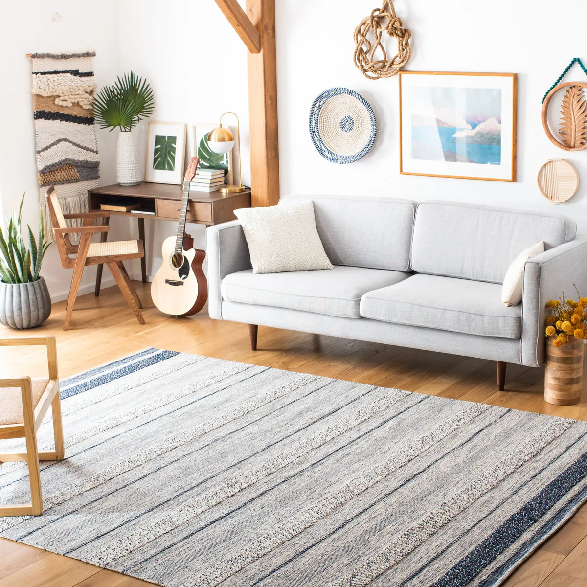 Safavieh Striped Kilim 6'-0" x 9'-0" Rug in Ivory / Navy