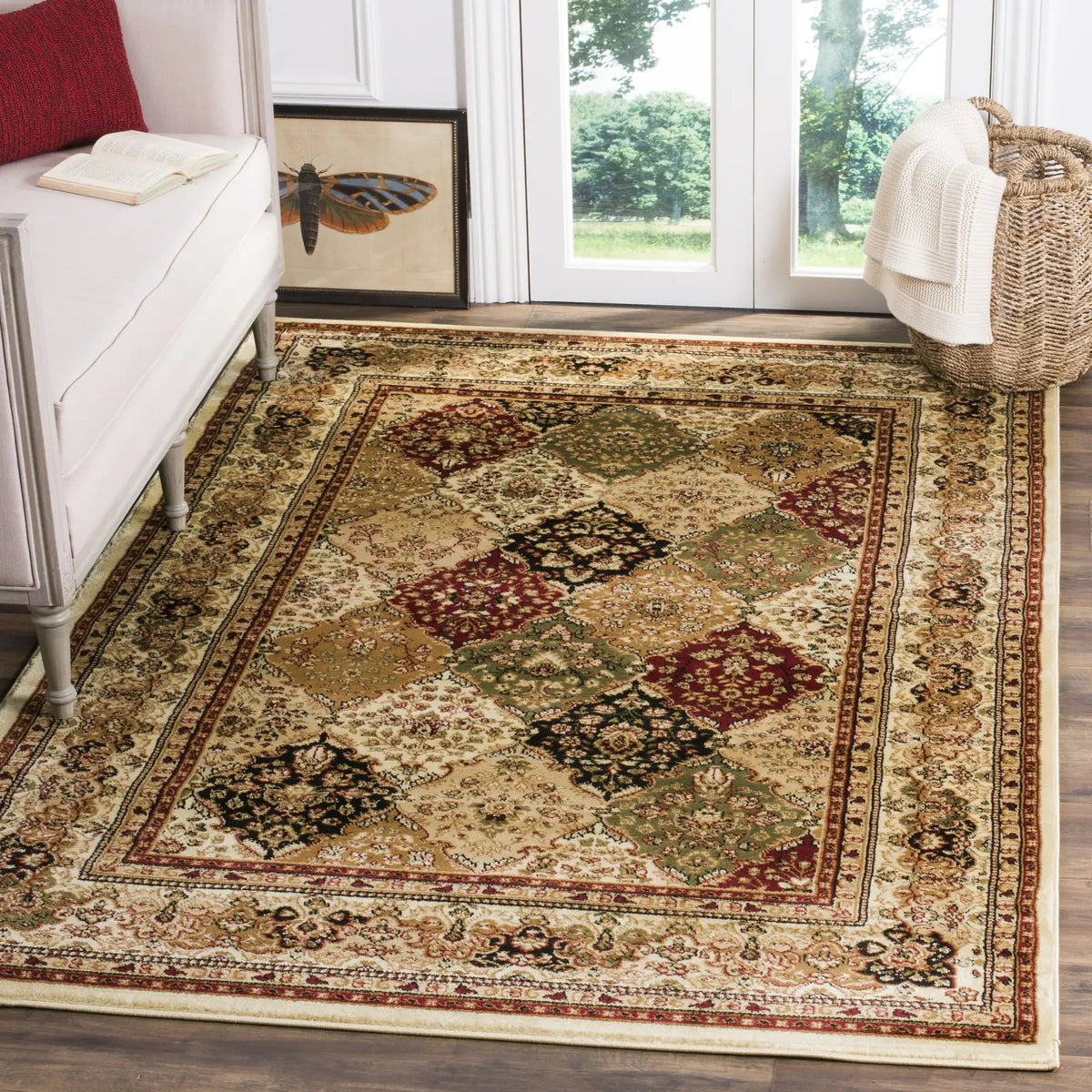 Safavieh Lyndhurst 4'-0" x 6'-0" Rug in Multi / Ivory