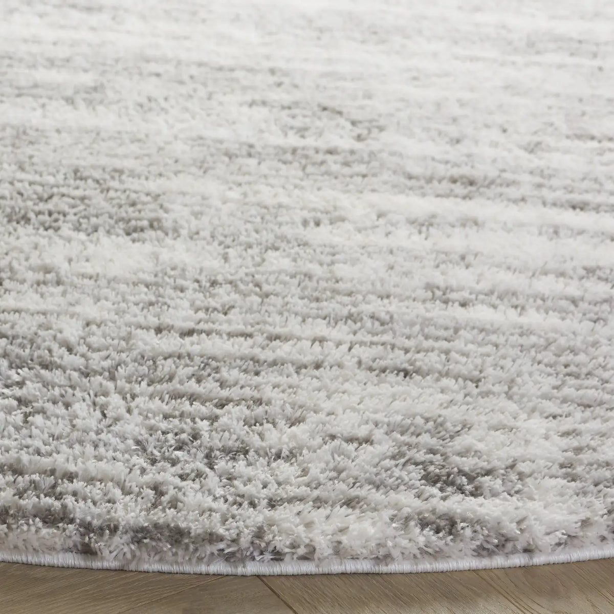 Safavieh Jasmine Shag 6'-7" x 6'-7" Rug in Ivory / Grey